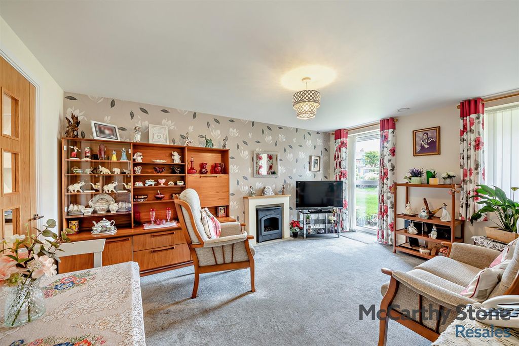 Property photo 2 of 10 8659247-Interior06-800.Jpg