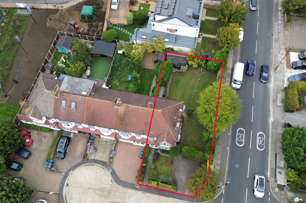 Property photo 1 of 8 Orchard Close Arial View