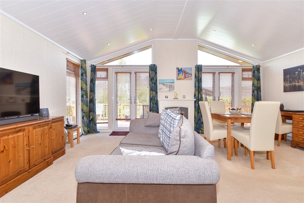 Property photo 1 of 10 Kitchen/ Living Area