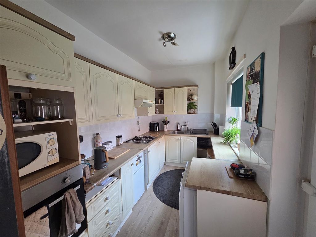 Property photo 2 of 8 13274.Jpg