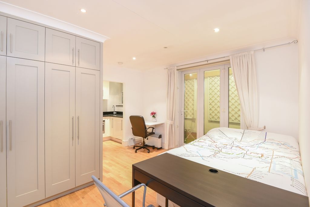 Property photo 1 of 6 Bed