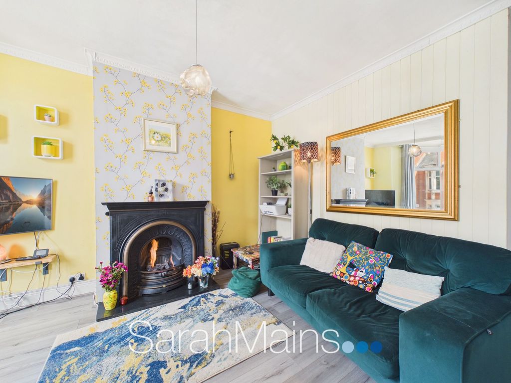 Property photo 3 of 10 Lounge