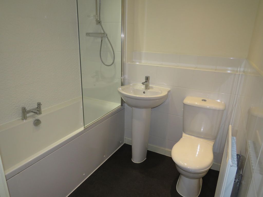 Property photo 3 of 7 Bathroom