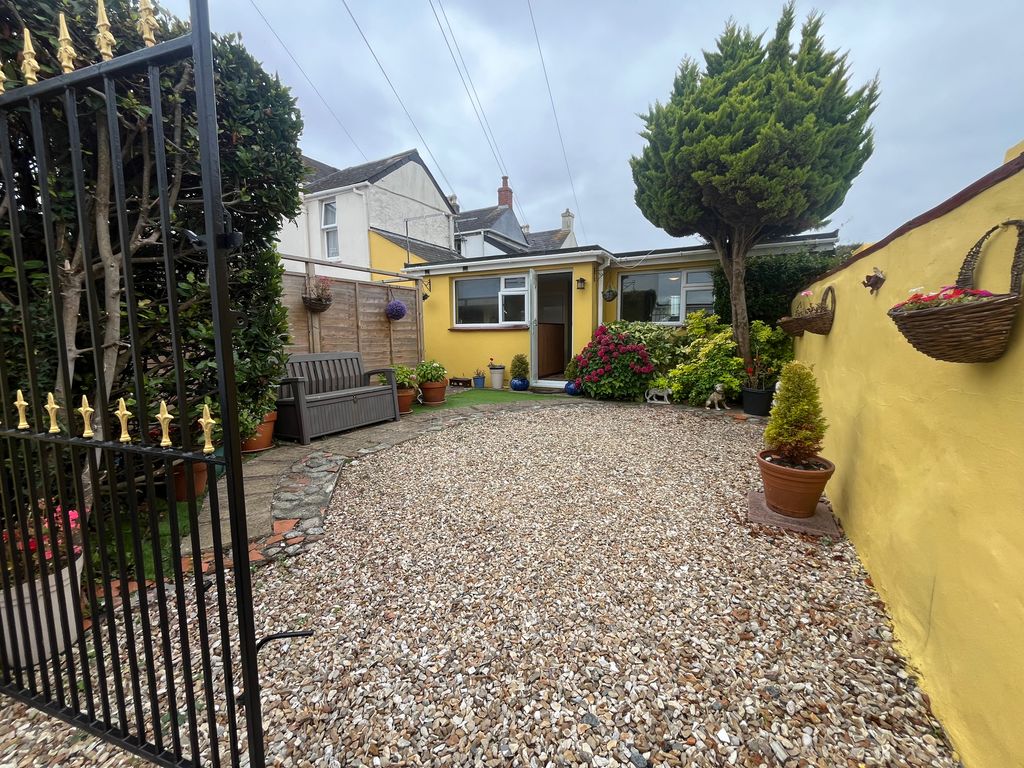 Property photo 1 of 17 Parking