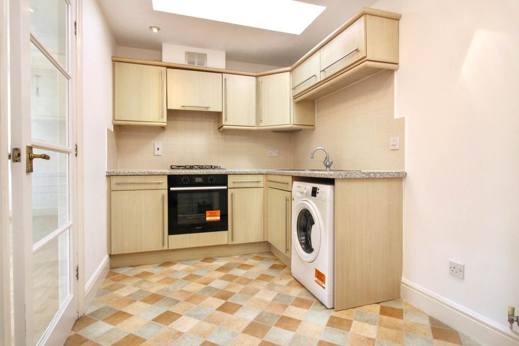 Property photo 3 of 8