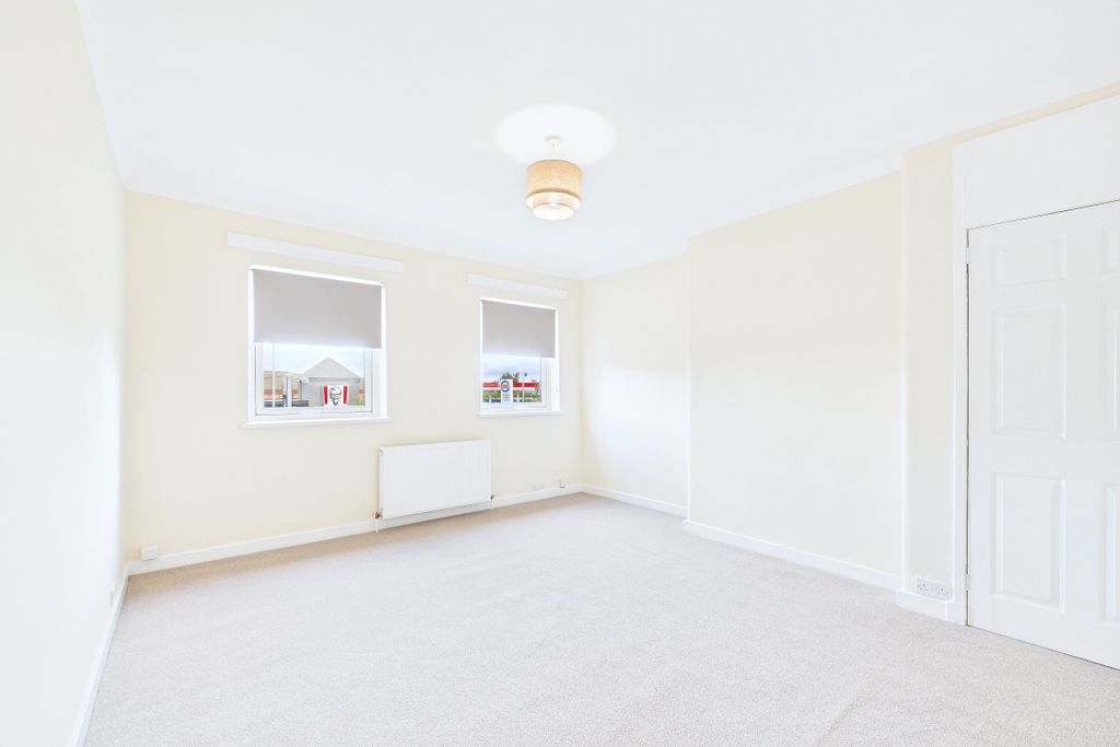 Property photo 2 of 14 Cam05526G0-Pr0205-Still005