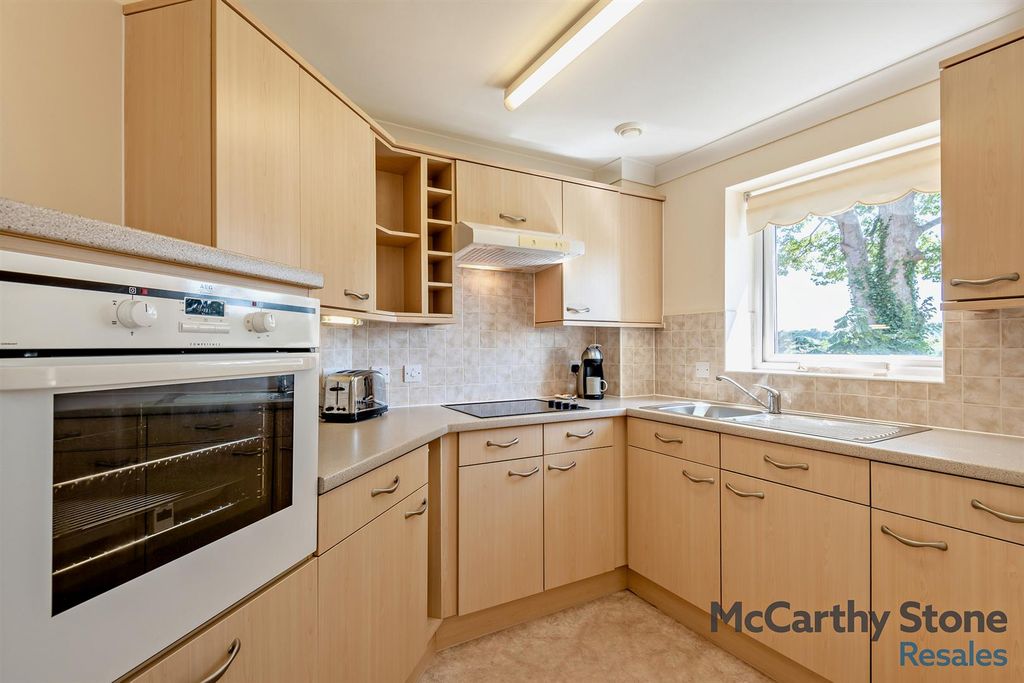 Property photo 3 of 26 8699025-Interior01-800.Jpg