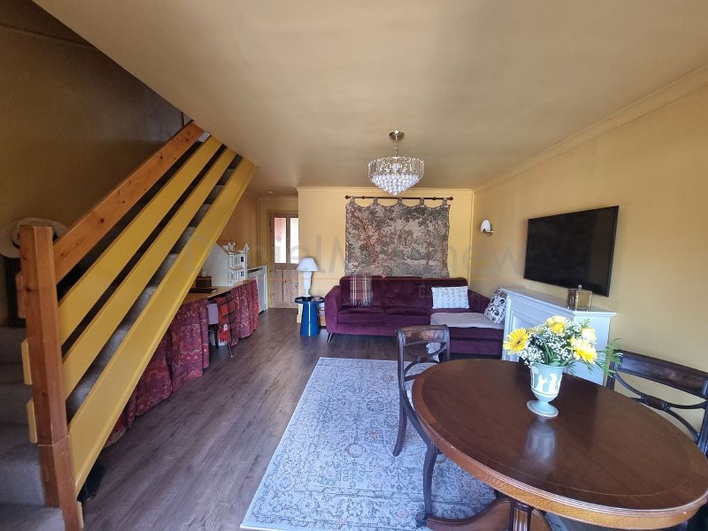 Property photo 3 of 20 Lounge