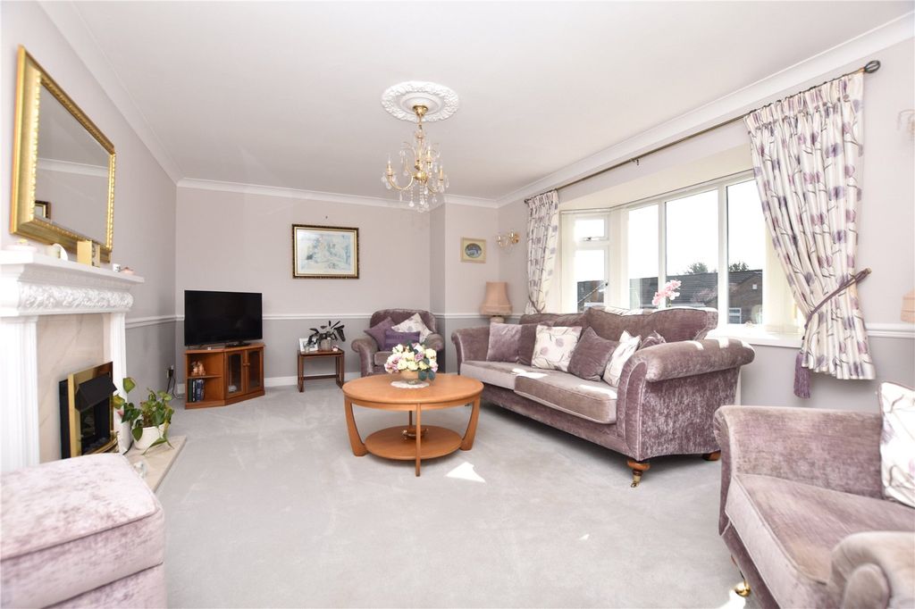 Property photo 2 of 31 Picture No. 12