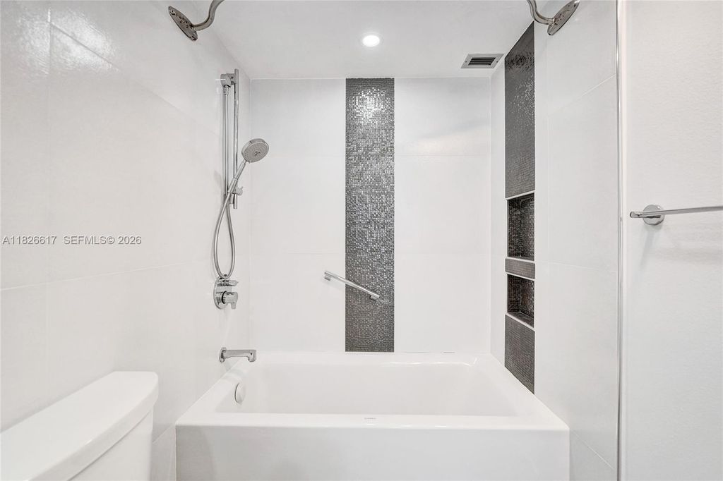 Property photo 3 of 47 <Alttext/>