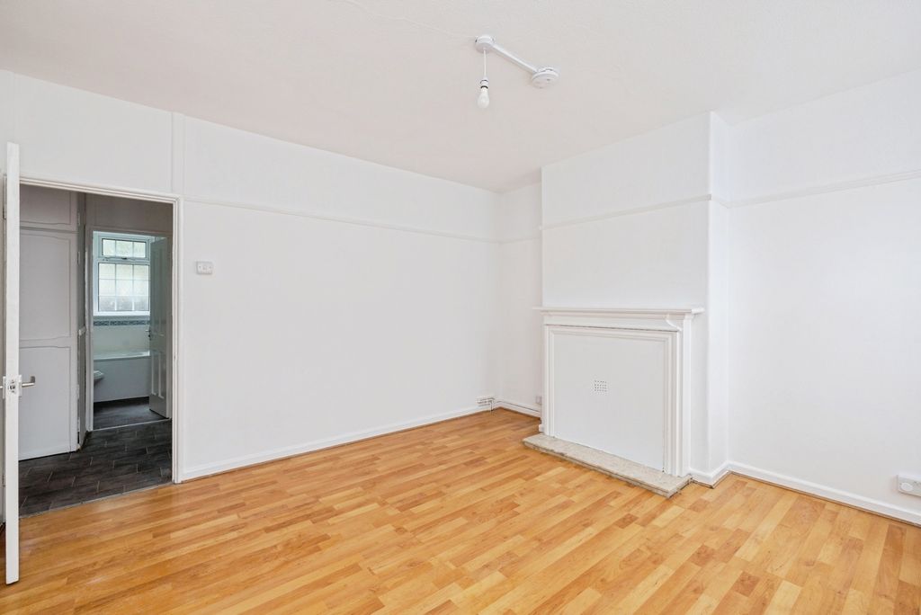 Property photo 2 of 20 Pbox-Img.Jpg