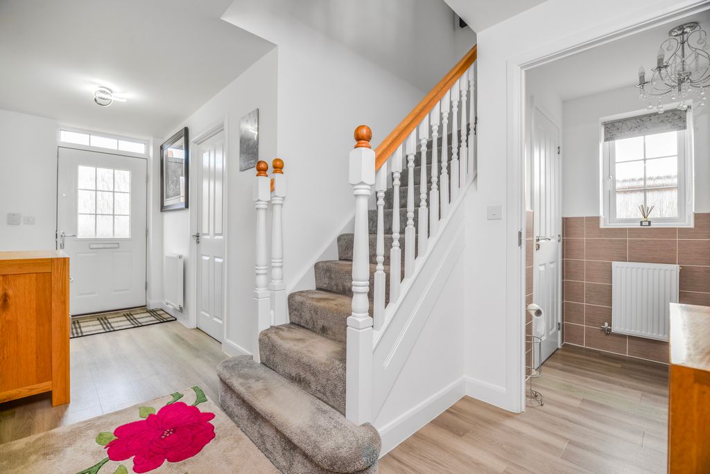 Property photo 2 of 27