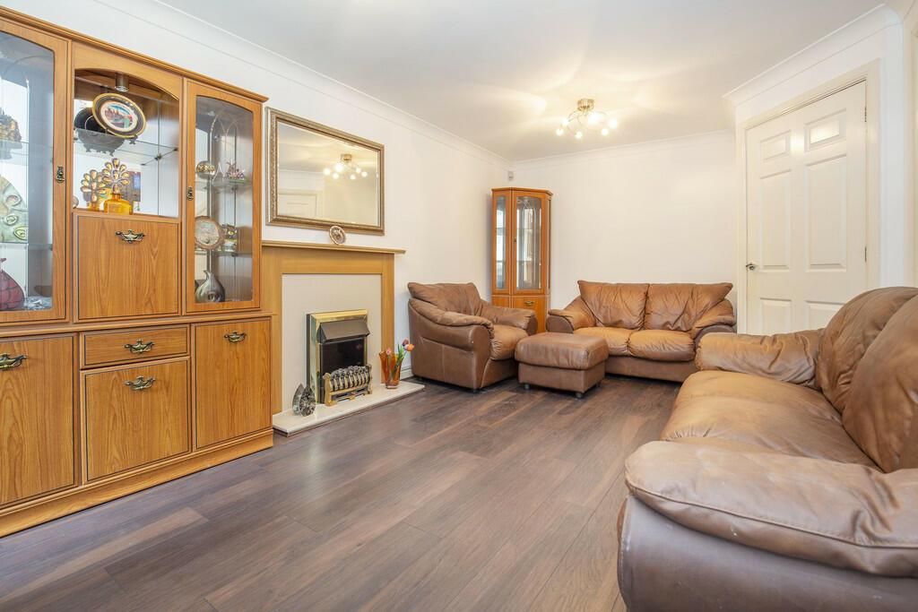 Property photo 3 of 12 Lounge