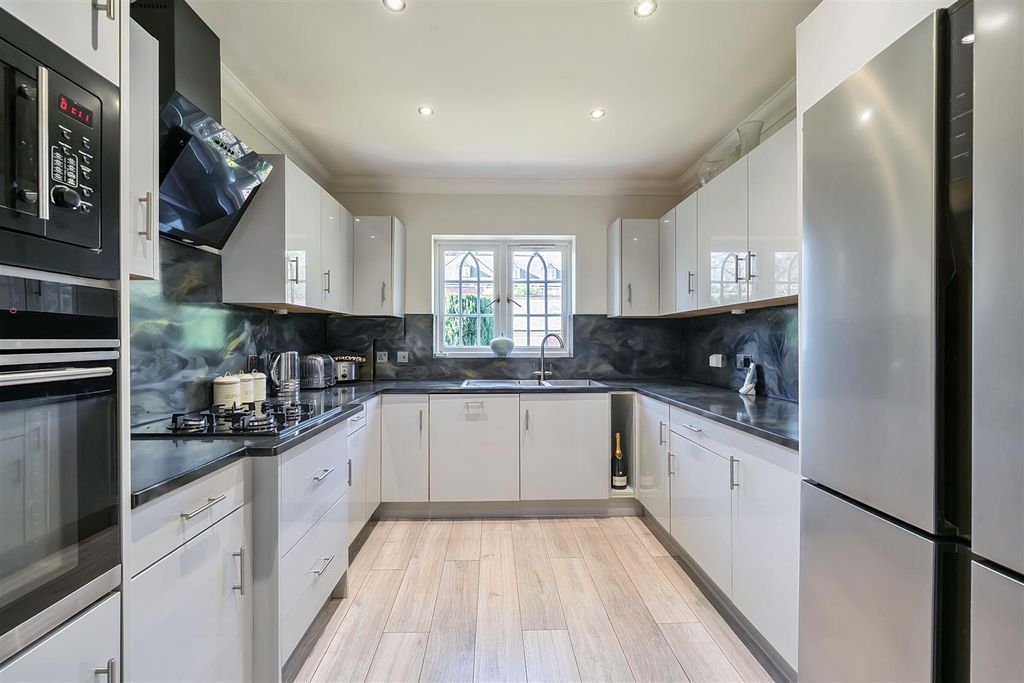 Property photo 1 of 19 Kitchen