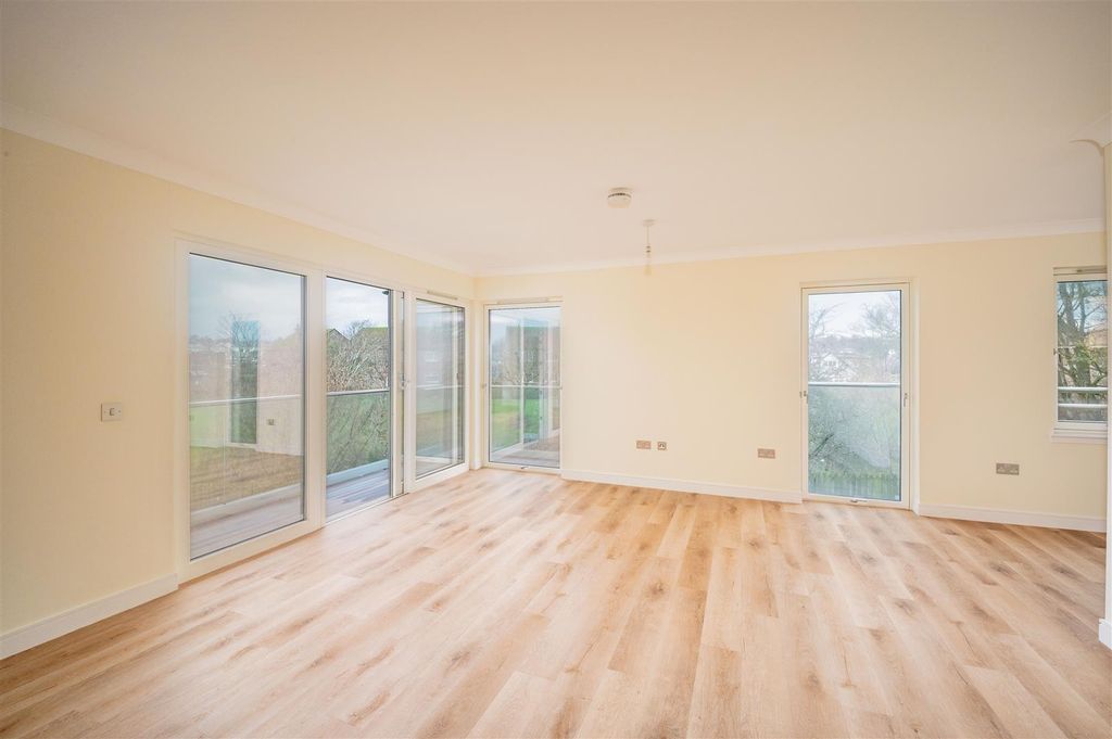 Property photo 2 of 33 42 Mortimer Street Monifieth-13.Jpg