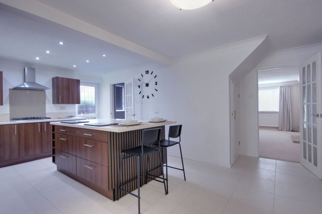 Property photo 3 of 19 1 Lawson Kit C