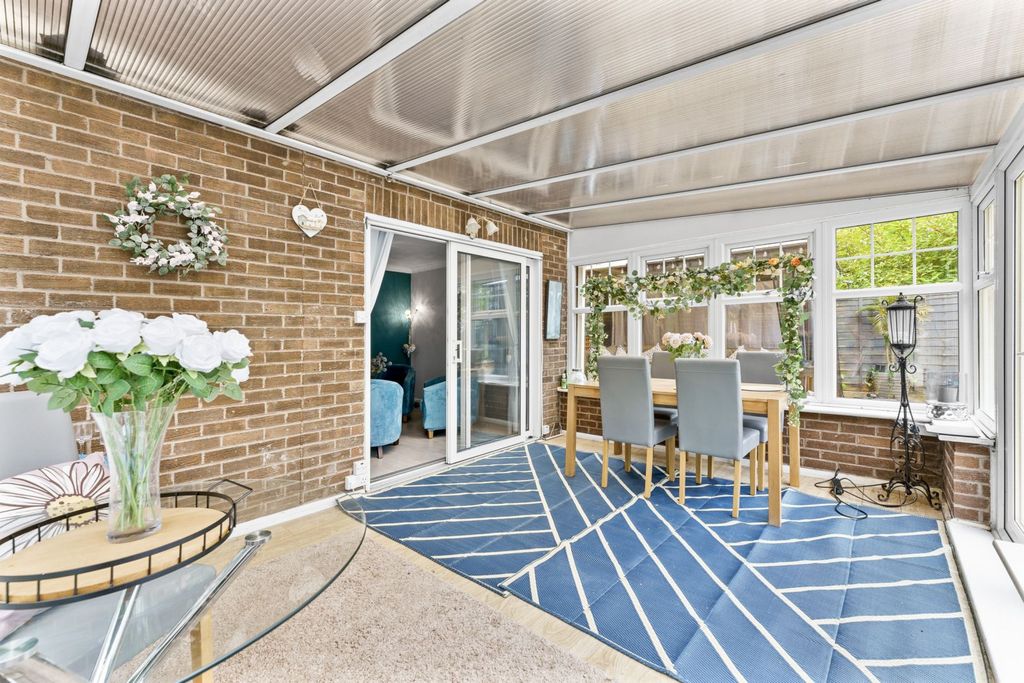 Property photo 2 of 39 Conservatory