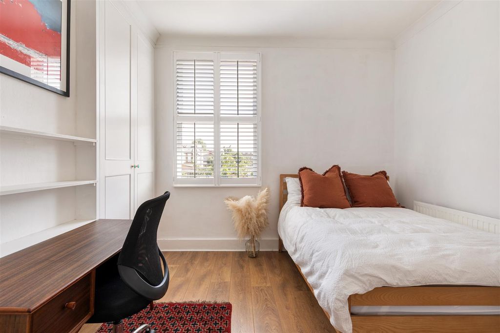 Property photo 3 of 22 Church Road, E10