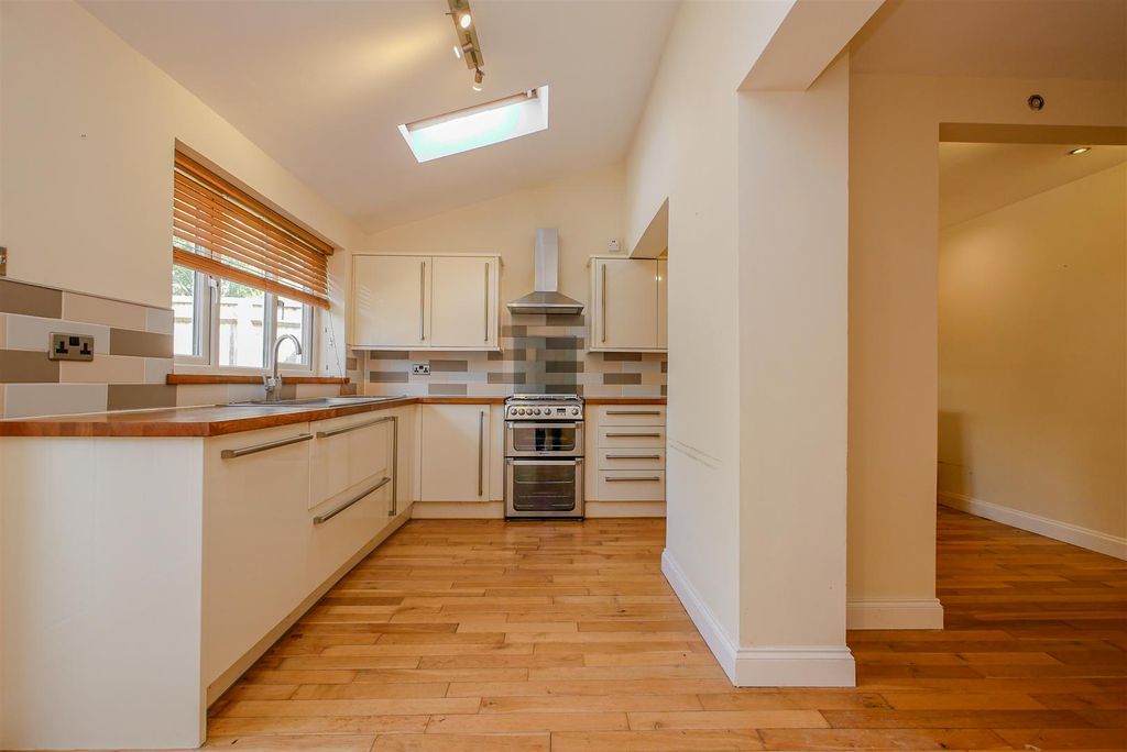Property photo 3 of 14 Kitchen
