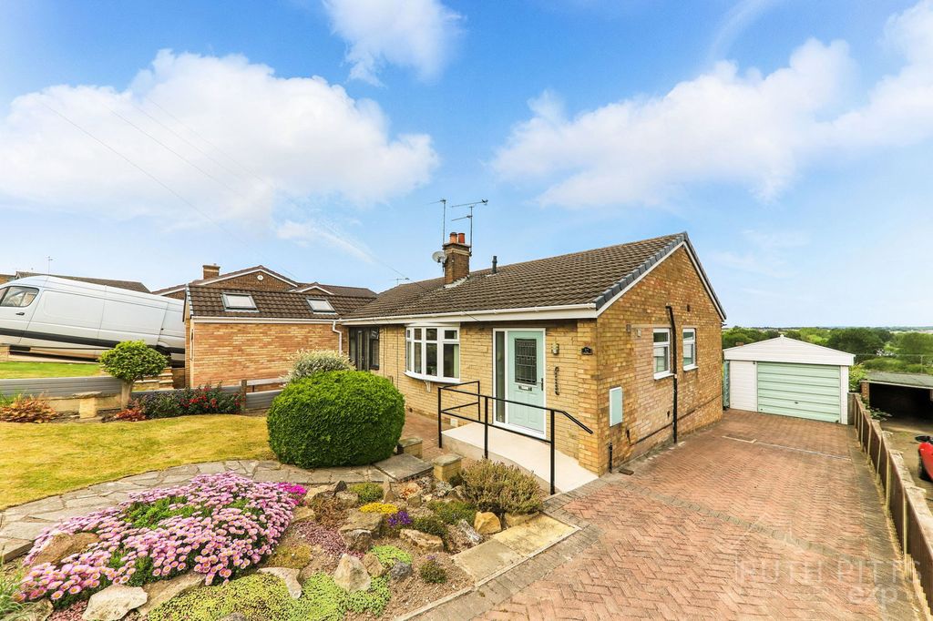 Property photo 2 of 27