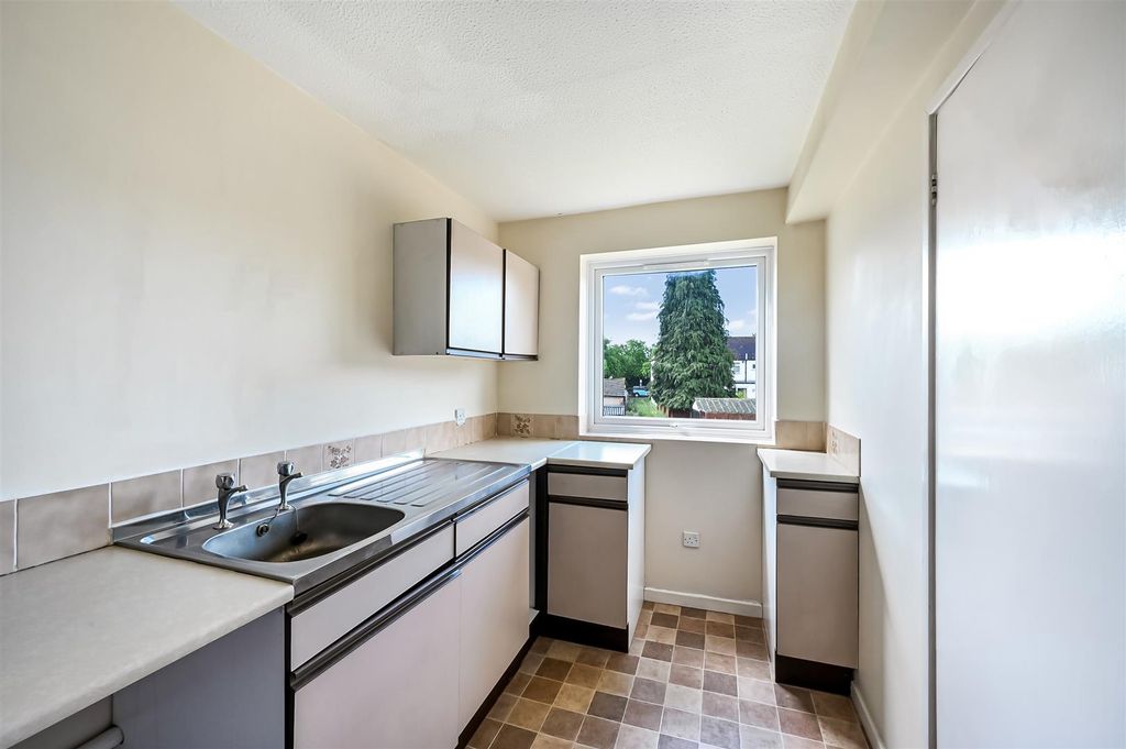 Property photo 2 of 7 Kitchen.Jpg