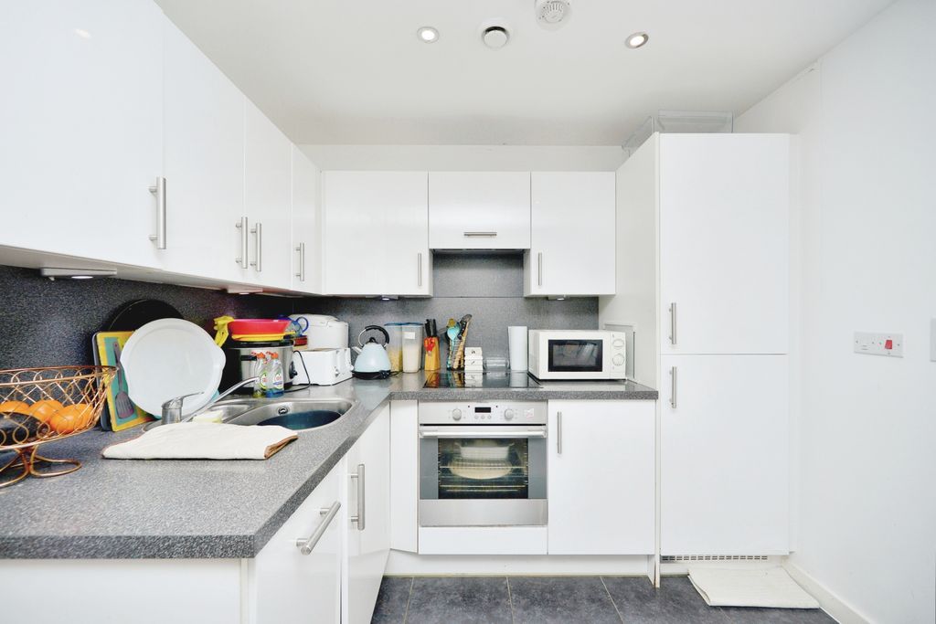 Property photo 3 of 15 Kitchen