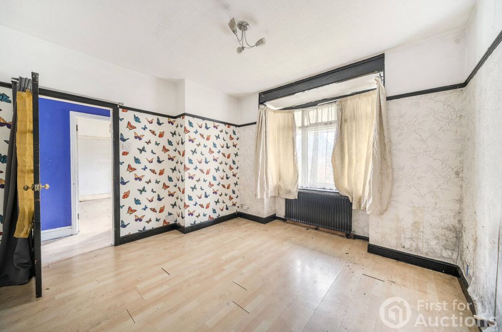 Property photo 3 of 15 3