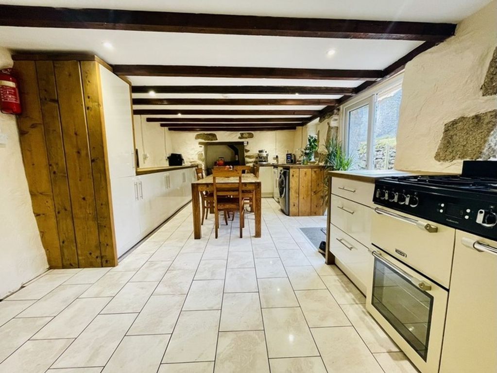 Property photo 2 of 28