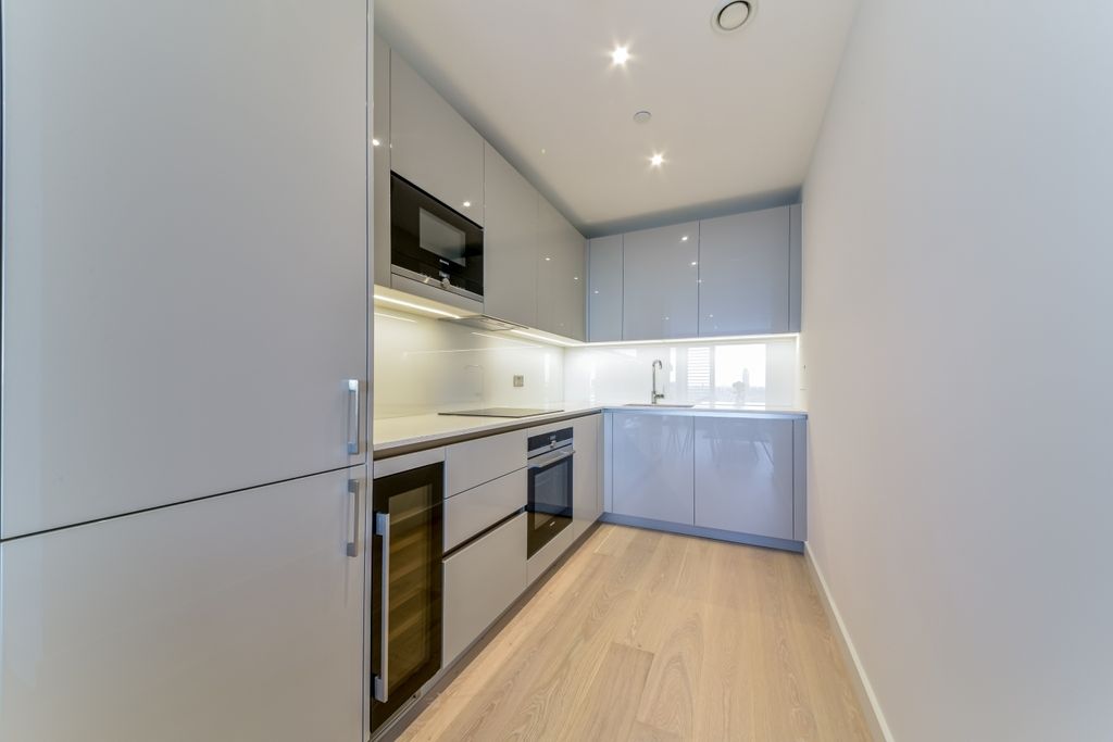 Property photo 2 of 7 Kitchen