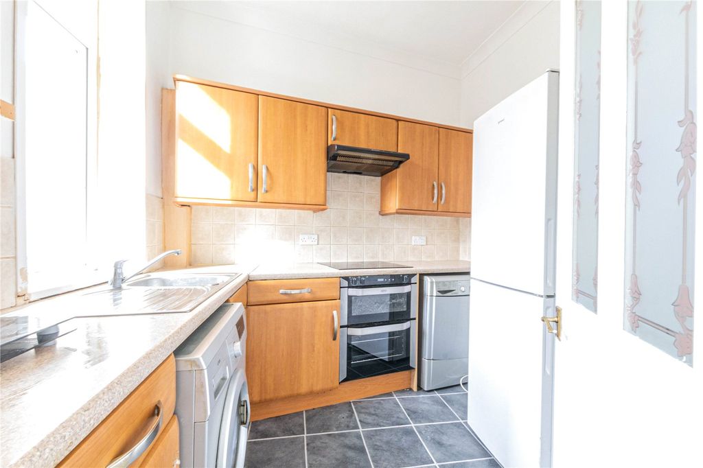 Property photo 3 of 20 Kitchen