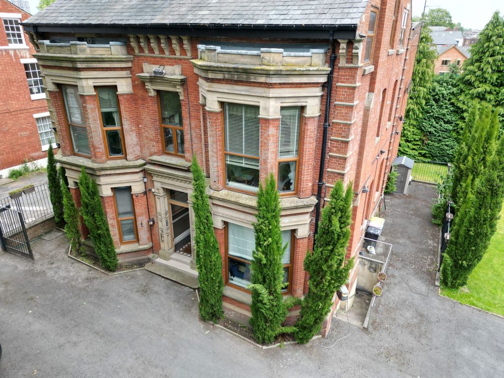 Property photo 1 of 40