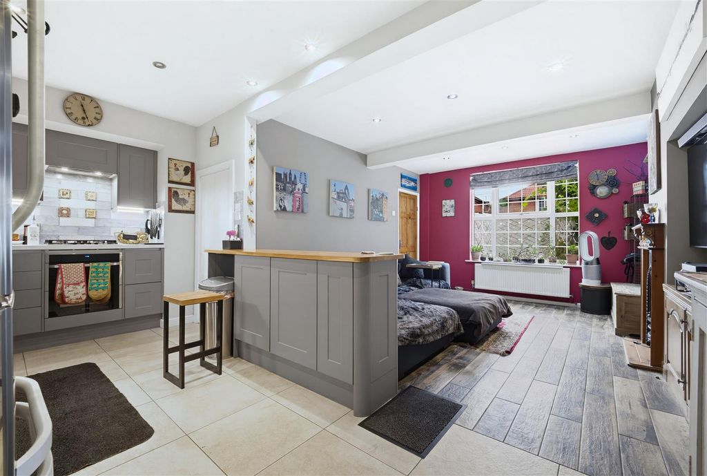 Property photo 2 of 15 11 Greatdown Kitch To Recp.Jpg