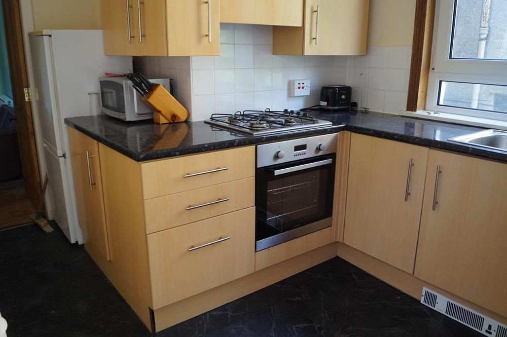 Property photo 3 of 9 Kitchen 2