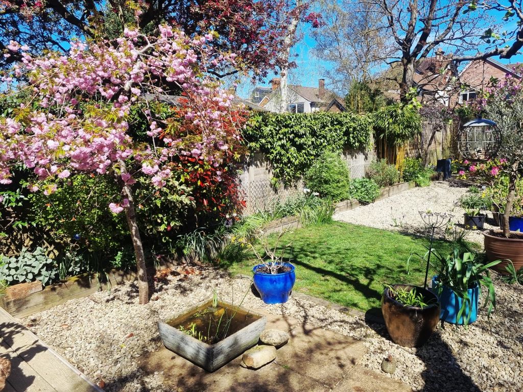 Property photo 3 of 16 33A Garden