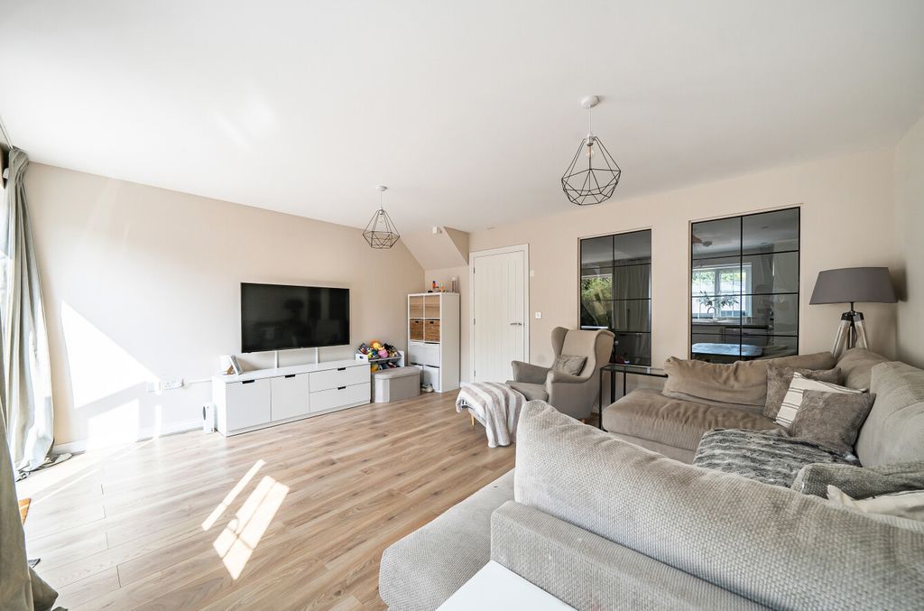 Property photo 3 of 12 1495058-19-6A60Fa...