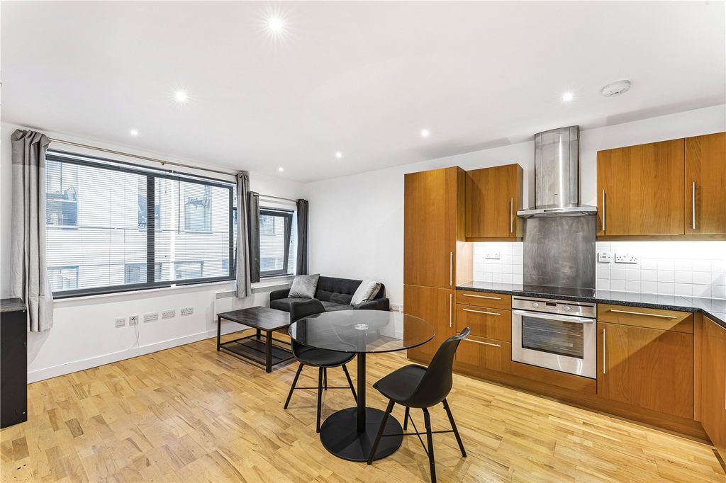 Property photo 1 of 12 Reception/Kitchen