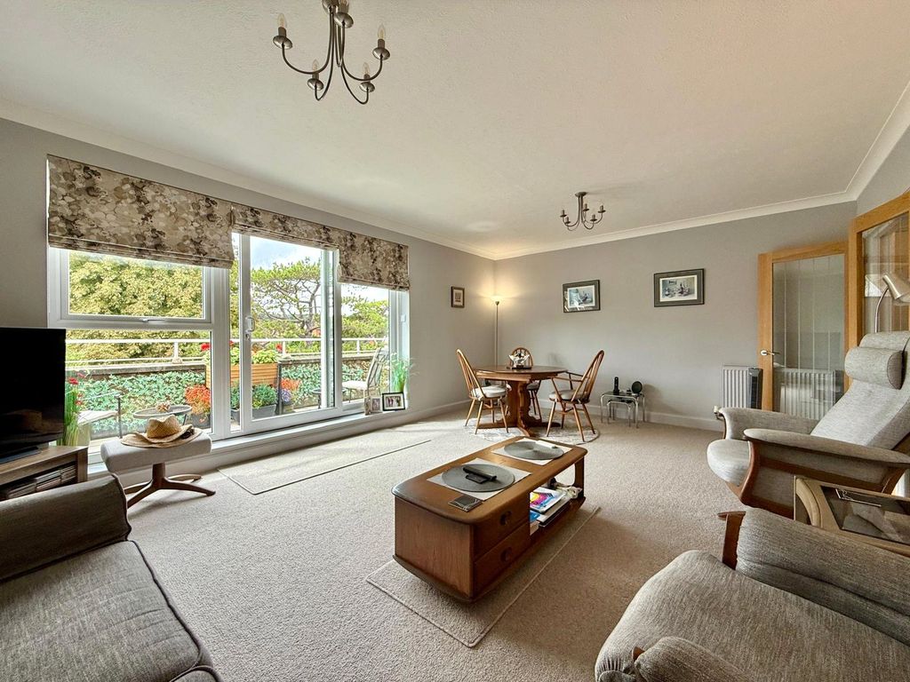 Property photo 2 of 18 Picture No. 17