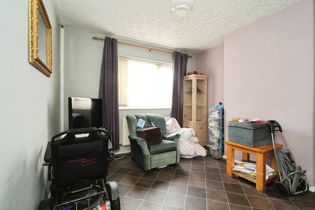 Property photo 3 of 18 Pbox-Img.Jpg