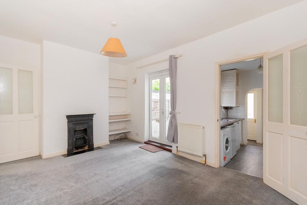 Property photo 3 of 25 1H3Rbr - Dining Room B.Jpg