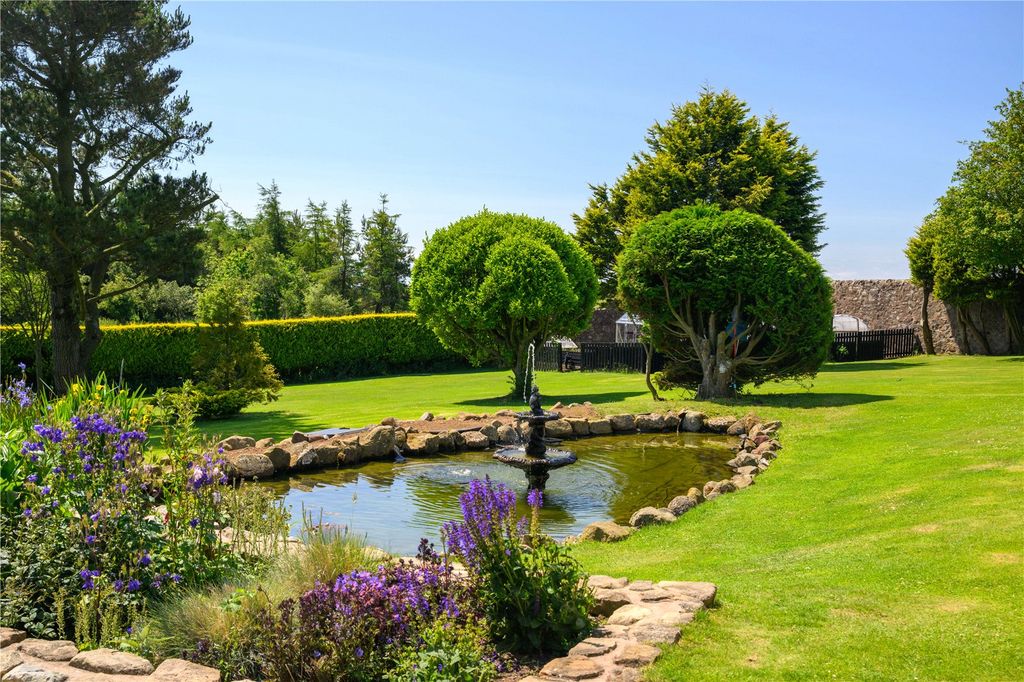 Property photo 2 of 38 Gardens