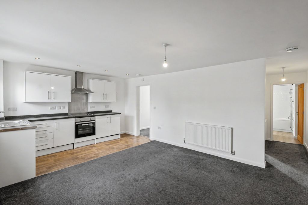 Property photo 2 of 21 44, 44A, 44B And 44c Hallam Road, New Ollerton, Newmarket, Ng22 9Tl