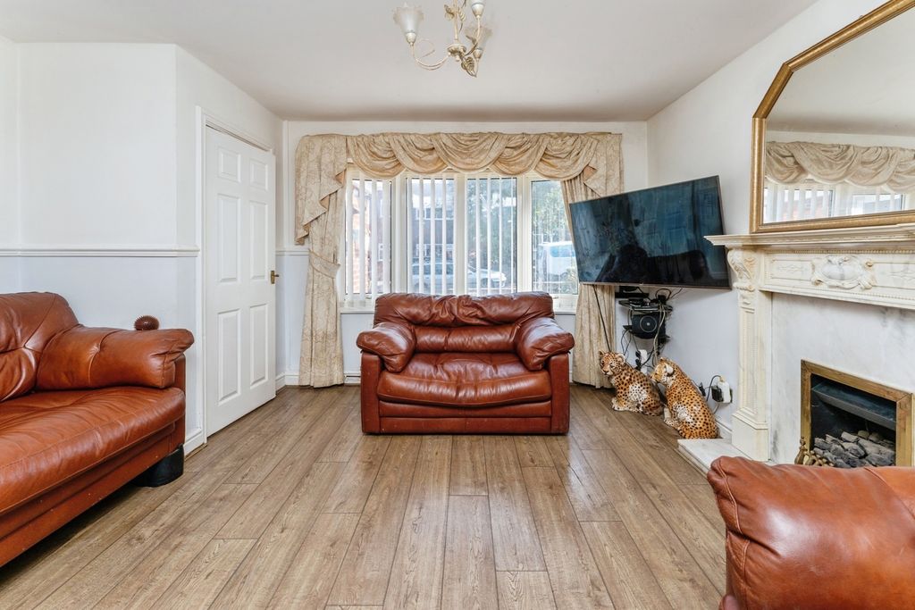 Property photo 3 of 18 Living Room