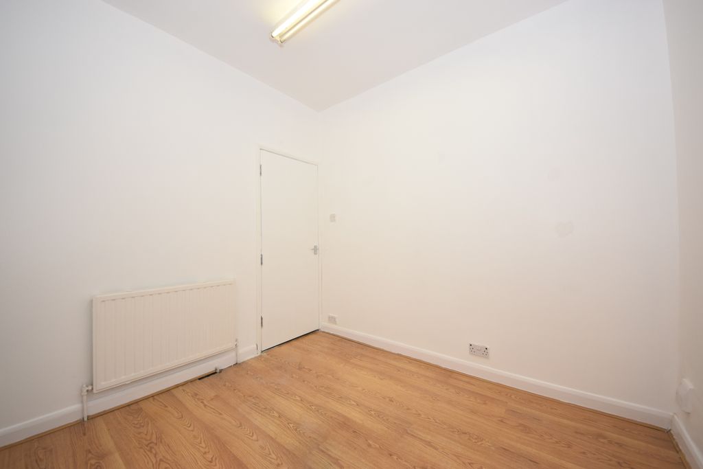 Property photo 1 of 3 Dudley Road 68 (13)