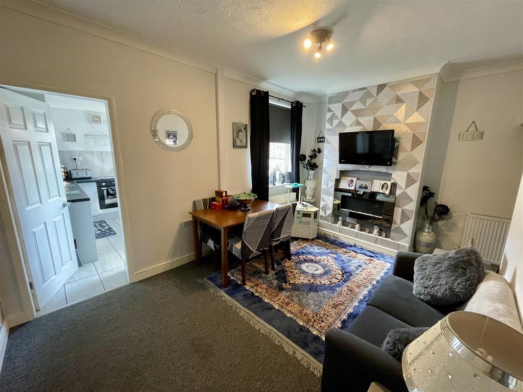 Property photo 3 of 8 Dining Room