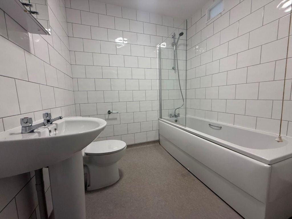 Property photo 3 of 6 F2 Bathroom.Jpg