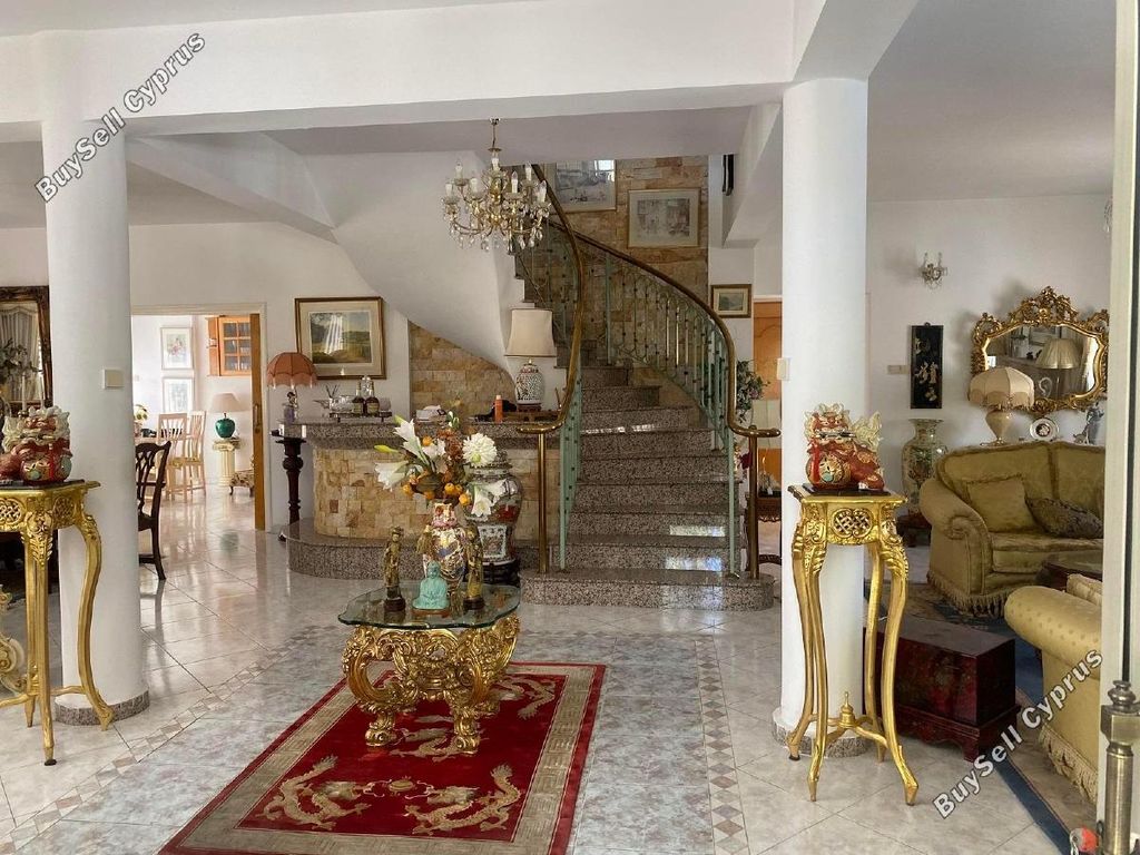 Property photo 1 of 24