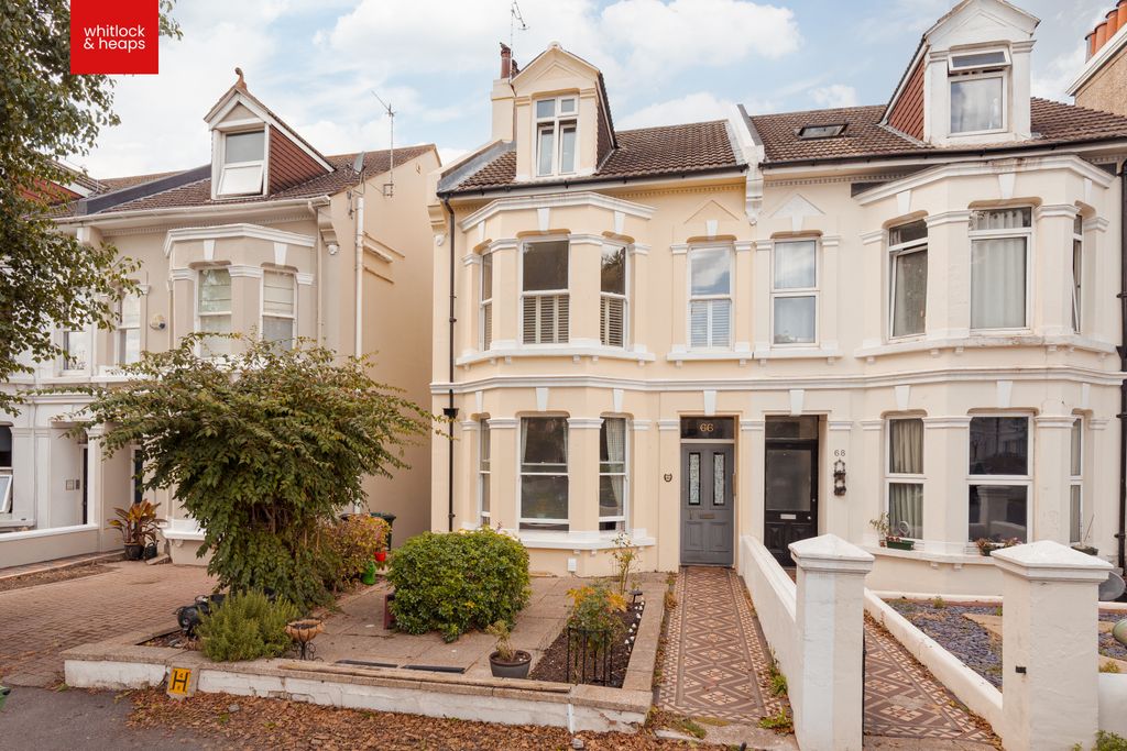 Property photo 1 of 8