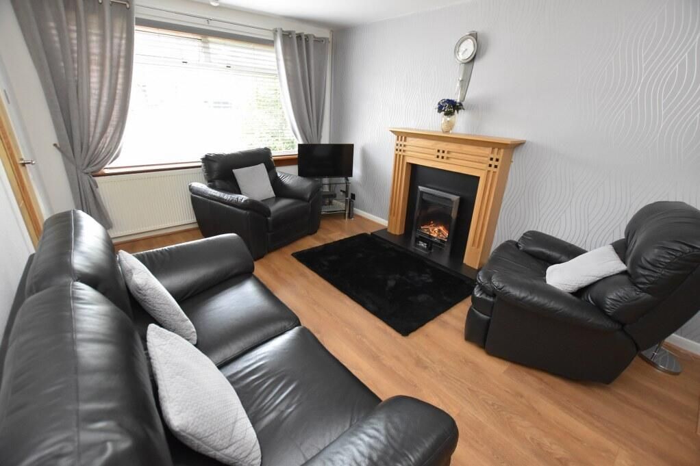 Property photo 1 of 16 Living Room