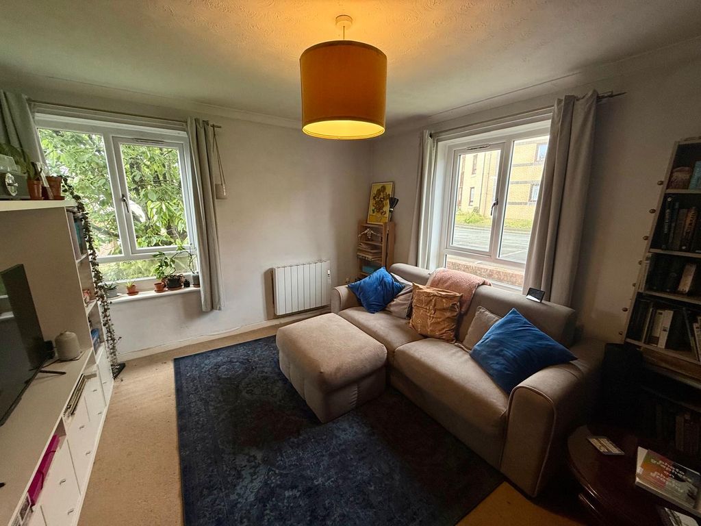 2 bed flat for saleGerddi Rheidol, Aberystwyth SY23 photo 4