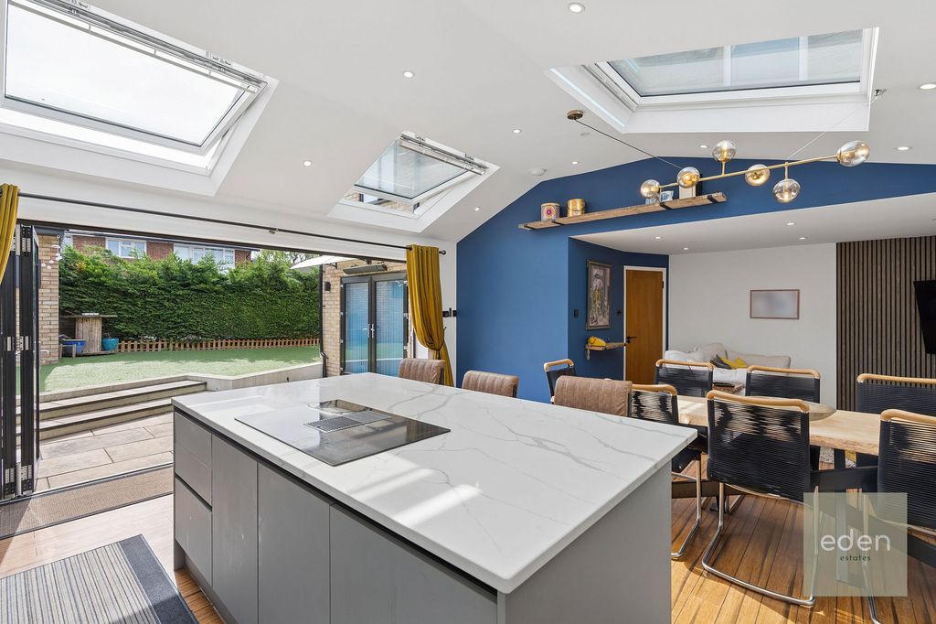 Property photo 3 of 20